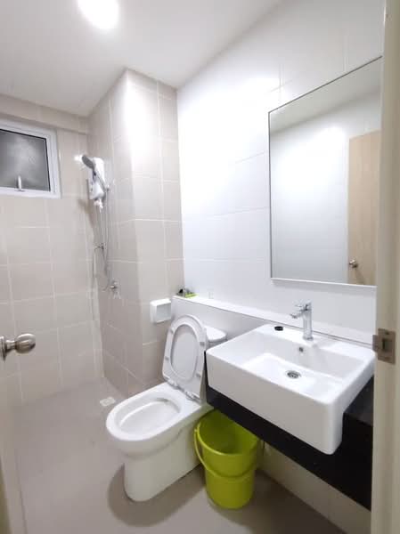 Kondominium untuk Disewa di Havana Beach Residences - Carine Lee - Bathroom - PropertyGuru.com.my
