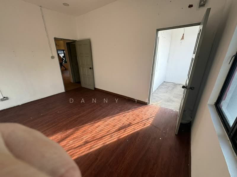 Shop / Office for Sale in Taman Ungku Tun Aminah (Skudai) - Danny Yap - Interior - PropertyGuru.com.my