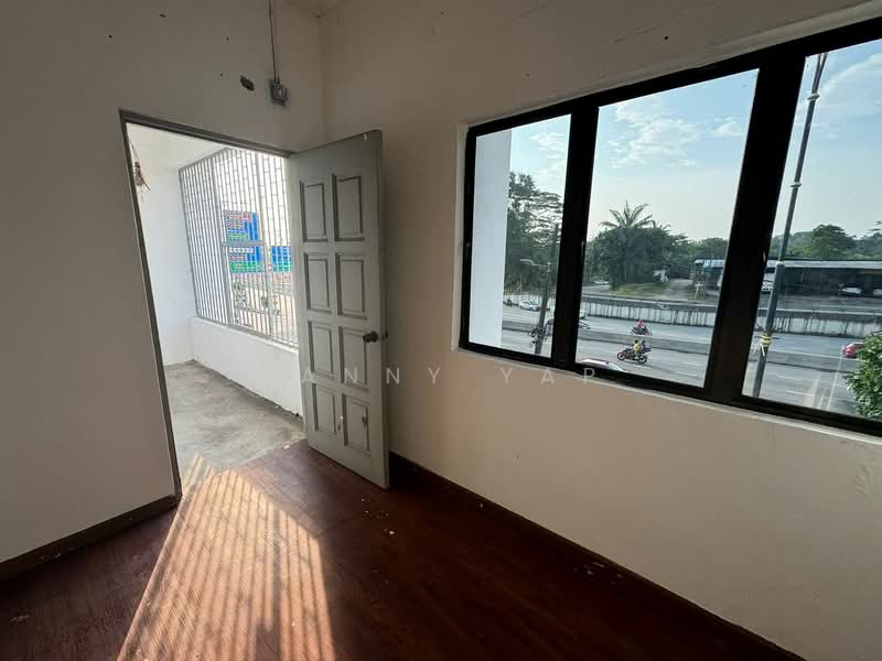 Shop / Office for Sale in Taman Ungku Tun Aminah (Skudai) - Danny Yap - Interior - PropertyGuru.com.my