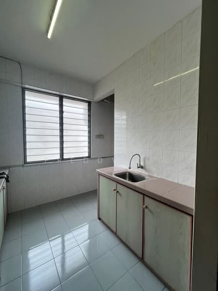 Desa Permata Pearl Block 9 untuk Untuk Dijual - RM 295,000, Mac 2026 - Kitchen - PropertyGuru.com.my