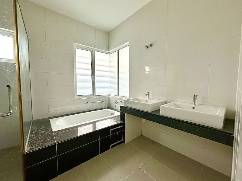 Semi-Detached House for Sale in Bandar Bukit Raja (Klang) - NORFADILAH ZAINUDDIN - Bathroom - PropertyGuru.com.my
