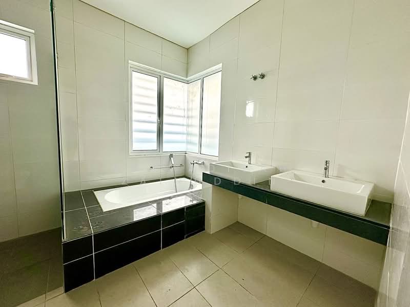 Semi-Detached House for Sale in Bandar Bukit Raja (Klang) - NORFADILAH ZAINUDDIN - Bathroom - PropertyGuru.com.my