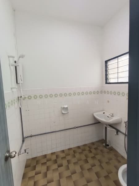 Taman Nong Chik untuk Untuk Disewa - RM 2,200 /bulan, Mac 2026 - Bathroom - PropertyGuru.com.my