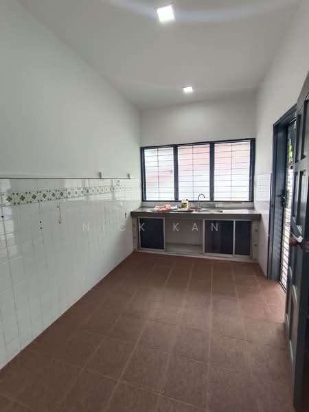Taman Nong Chik untuk Untuk Disewa - RM 2,200 /bulan, Mac 2026 - Kitchen - PropertyGuru.com.my