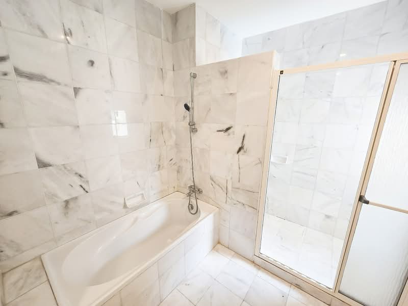 Condominium for Rent at Wickham Residence - Sandhu . - First Bathroom - PropertyGuru.com.my