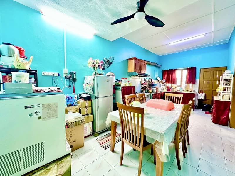 1-storey Terraced House for Sale in Taman Sri Sentosa (Jalan Klang Lama (Old Klang Road)) - Deeya Yusof - Kitchen - PropertyGuru.com.my