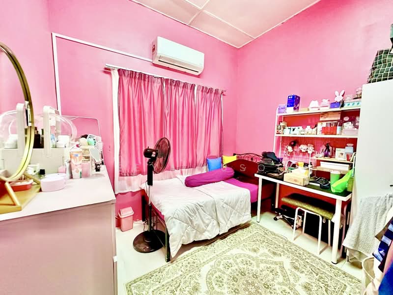 1-storey Terraced House for Sale in Taman Sri Sentosa (Jalan Klang Lama (Old Klang Road)) - Deeya Yusof - Bedroom - PropertyGuru.com.my
