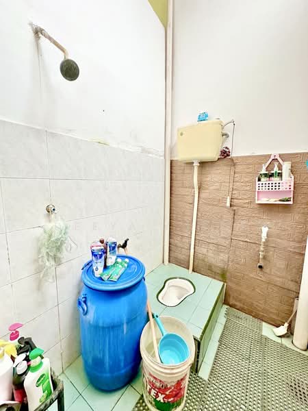 1-storey Terraced House for Sale in Taman Sri Sentosa (Jalan Klang Lama (Old Klang Road)) - Deeya Yusof - Bathroom - PropertyGuru.com.my