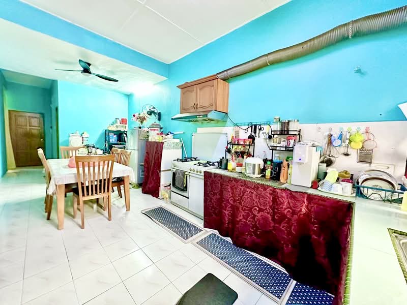 1-storey Terraced House for Sale in Taman Sri Sentosa (Jalan Klang Lama (Old Klang Road)) - Deeya Yusof - Kitchen - PropertyGuru.com.my