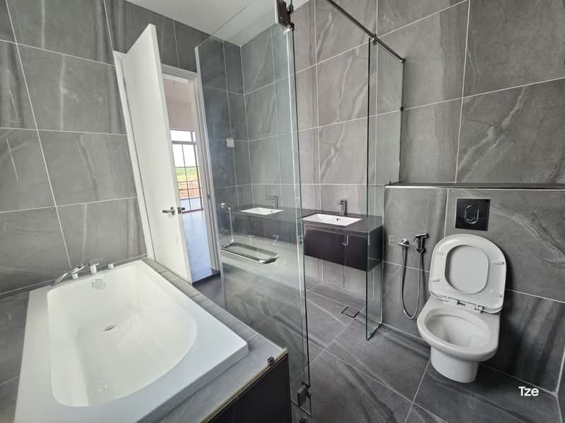 Cluster House for Sale in Taman Ekoflora (Johor Bahru) - Lim Tze Jie - Bathroom - PropertyGuru.com.my