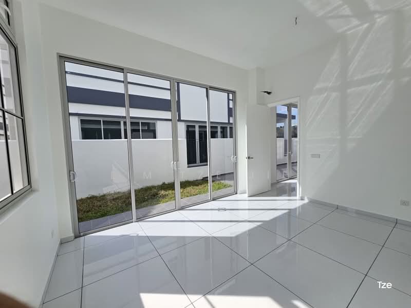 Cluster House for Sale in Taman Ekoflora (Johor Bahru) - Lim Tze Jie - Living Room - PropertyGuru.com.my