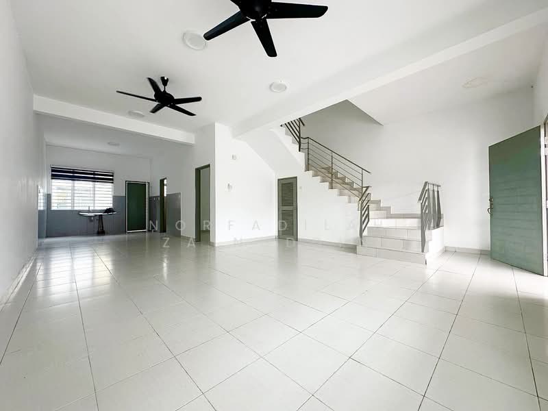 2-storey Terraced House for Sale in Puncak Alam (Selangor) - NORFADILAH ZAINUDDIN - Living Room - PropertyGuru.com.my
