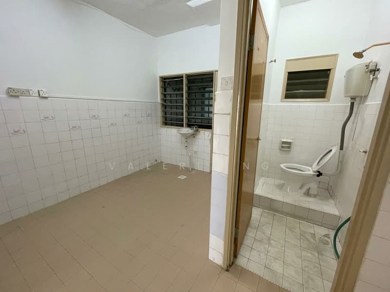 Taman Mastiara untuk Untuk Dijual - RM 680,000, Mac 2026 - Bathroom - PropertyGuru.com.my