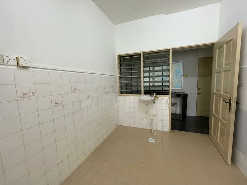 Taman Mastiara untuk Untuk Dijual - RM 680,000, Mac 2026 - Kitchen - PropertyGuru.com.my