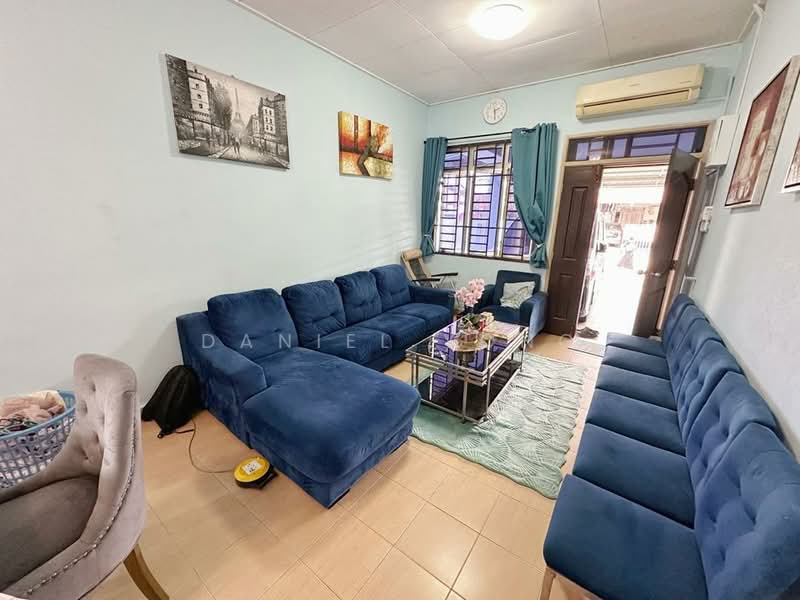 1-storey Terraced House for Sale in Taman Bukit Tiram (Ulu Tiram) - Daniel Yong - Living Room - PropertyGuru.com.my