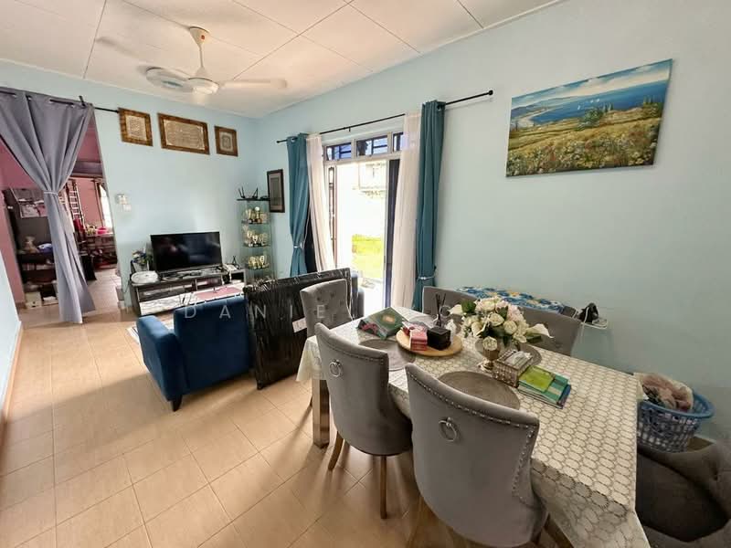 1-storey Terraced House for Sale in Taman Bukit Tiram (Ulu Tiram) - Daniel Yong - Living Room - PropertyGuru.com.my