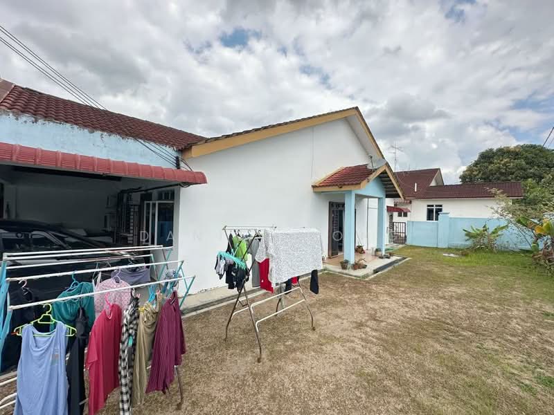 1-storey Terraced House for Sale in Taman Bukit Tiram (Ulu Tiram) - Daniel Yong - Exterior - PropertyGuru.com.my