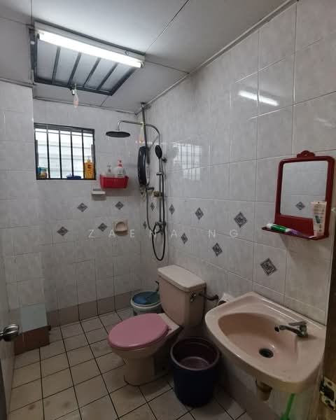 Bukit Rimau untuk Untuk Dijual - RM 360,000, Mac 2026 - Bathroom - PropertyGuru.com.my