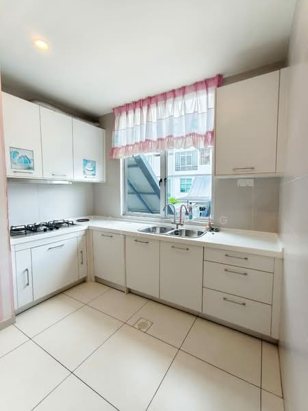 The Seed Taman Sutera Utama untuk Untuk Disewa - RM 2,700 /bulan, Mac 2026 - Kitchen - PropertyGuru.com.my