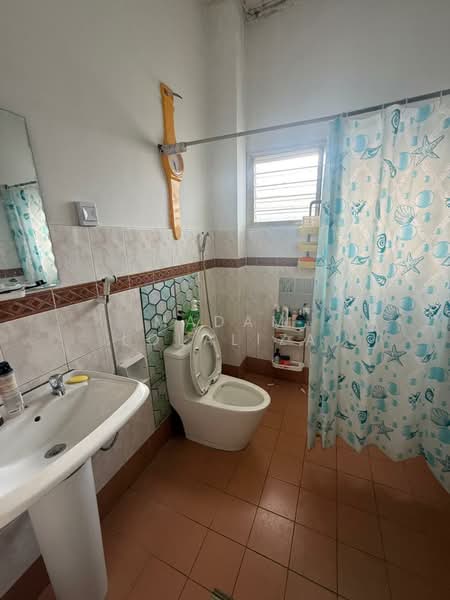 Semi-Detached House for Sale in Palma Jaya Perdana (Paroi) - Madam Lolaliza - Bathroom - PropertyGuru.com.my