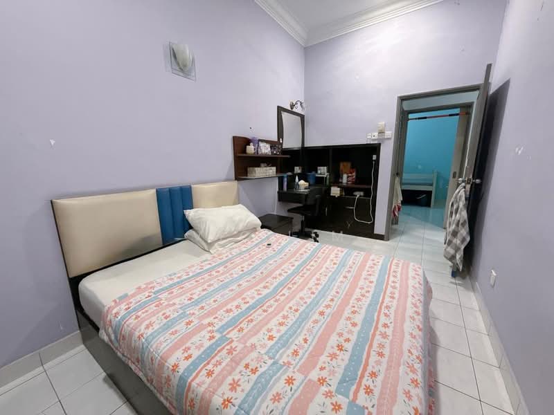 1-storey Terraced House for Sale in Taman Molek (Johor Bahru) - Vic Lim - Bedroom - PropertyGuru.com.my