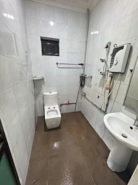 1-storey Terraced House for Sale in Taman Johor Jaya (Johor Bahru) - Sabrina Gan - Bathroom - PropertyGuru.com.my
