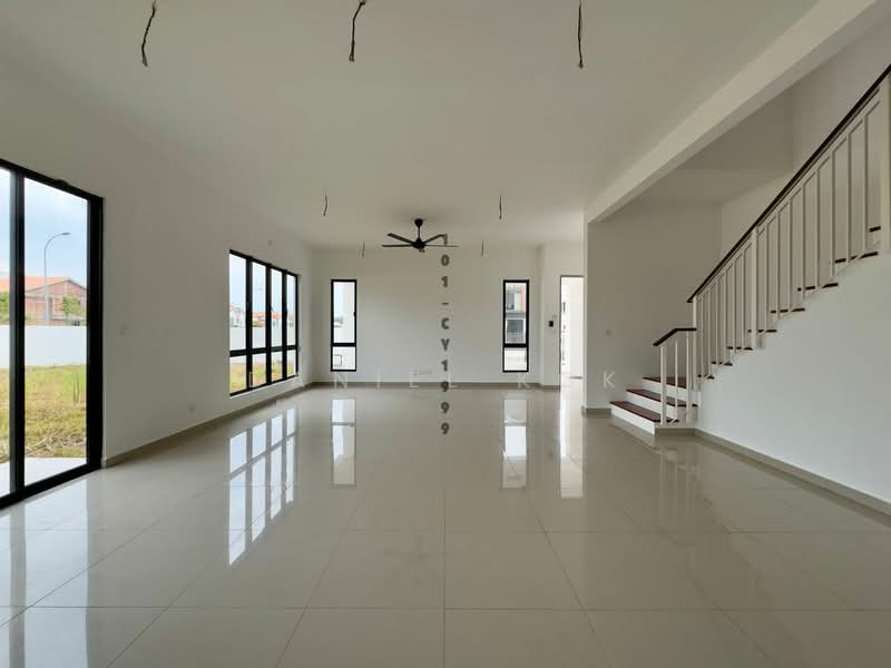 2-storey Terraced House for Sale in Setia Utama (Setia Alam) - Daniel Kok - Living Room - PropertyGuru.com.my