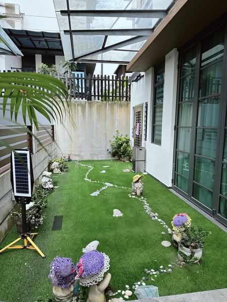 Semi-Detached House for Sale in Bukit Jelutong (Shah Alam) - Irwan Yusoff - Garden - PropertyGuru.com.my