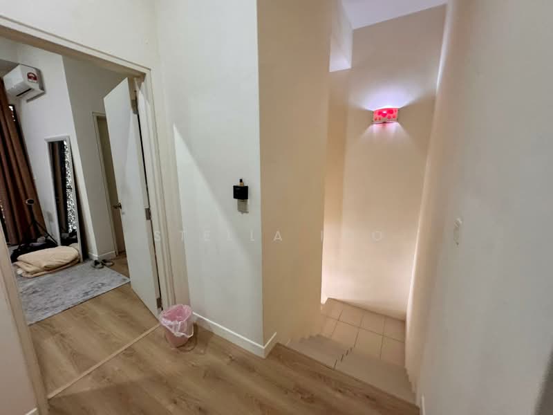 Monet Lily @ Monet Residences Sunsuria City untuk Untuk Dijual - RM 650,000, Mac 2026 - Corridor - PropertyGuru.com.my