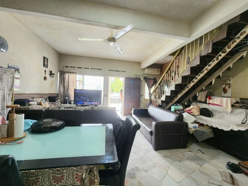 2-storey Terraced House for Sale in Taman Kosas (Ampang) - Hafiz Tajri - Living Room - PropertyGuru.com.my