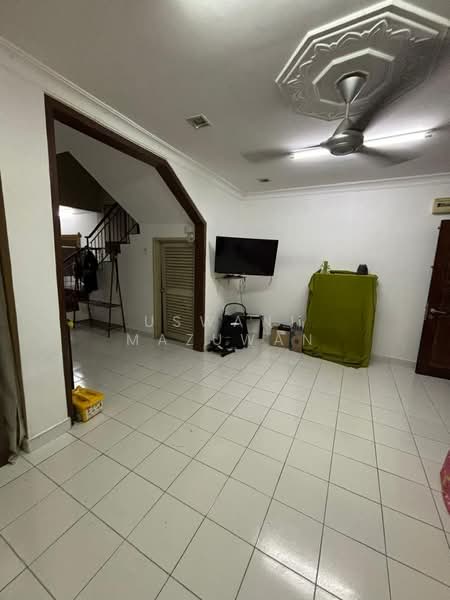 2-storey Terraced House for Sale in Bandar Seri Putra (Bangi) - Uswani Mazuwan - Living Room - PropertyGuru.com.my