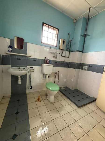 2-storey Terraced House for Sale in Bandar Seri Putra (Bangi) - Uswani Mazuwan - Bathroom - PropertyGuru.com.my