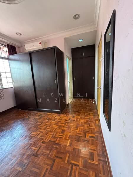 2-storey Terraced House for Sale in Bandar Seri Putra (Bangi) - Uswani Mazuwan - Corridor - PropertyGuru.com.my