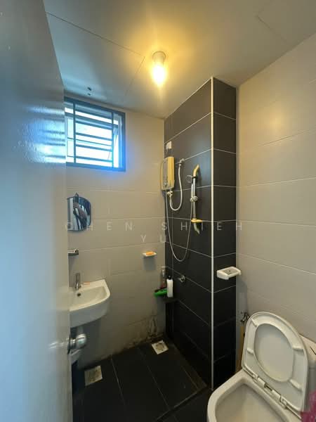 Apartment for Sale at Nusa Heights (Nusa Puncak) - Chen Shieh Yu - Bathroom - PropertyGuru.com.my