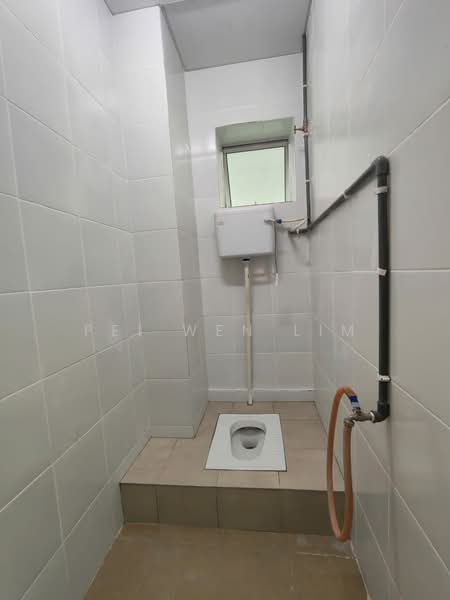 Factory for Rent in Taman Perindustrian Air Hitam (Klang) - Pei Wen Lim - Bathroom - PropertyGuru.com.my