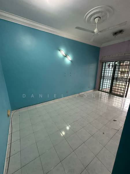 1-storey Terraced House for Sale in Taman Flora Heights (Pasir Gudang) - Daniel Yong - Living Room - PropertyGuru.com.my