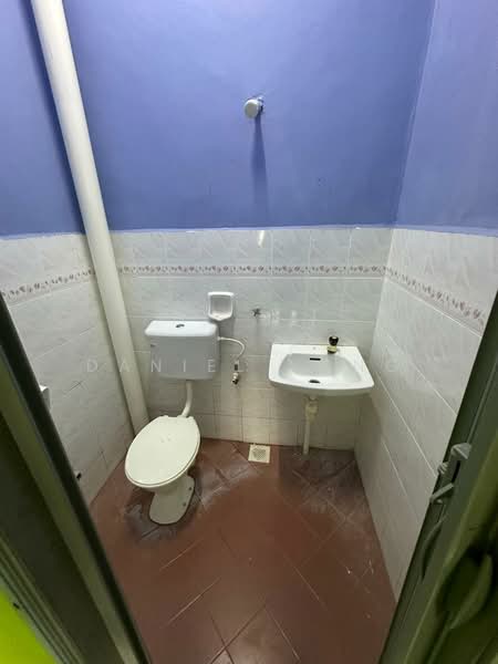 1-storey Terraced House for Sale in Taman Flora Heights (Pasir Gudang) - Daniel Yong - Bathroom - PropertyGuru.com.my