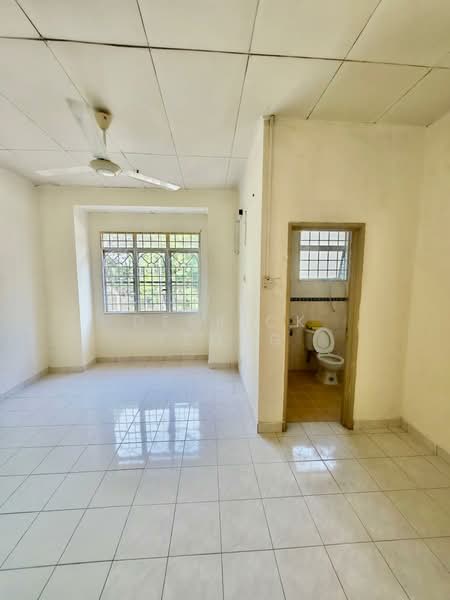 Taman Putra Prima untuk Untuk Disewa - RM 1,400 /bulan, Mac 2026 - Bathroom - PropertyGuru.com.my