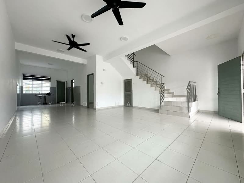 Rumah Teres 2 Tingkat untuk Dijual di Puncak Alam (Selangor) - Syukor Hartanah - Living Room - PropertyGuru.com.my