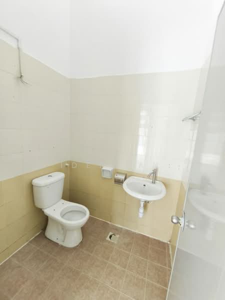 1-storey Terraced House for Sale in Mutiara Rini (Skudai) - Iden Tan - Bathroom - PropertyGuru.com.my