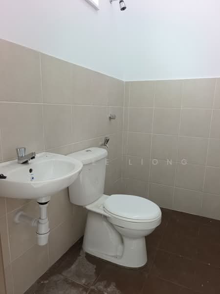 Terraced House for Rent in Taman Kundang Jaya (Rawang) - YEN KEE LIONG - Bathroom - PropertyGuru.com.my