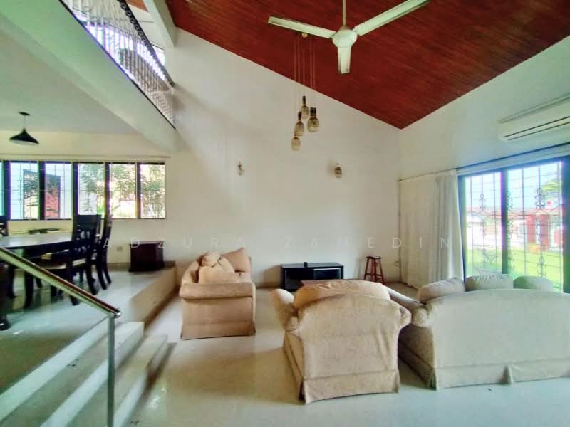 Rumah Banglo untuk Dijual di Seksyen 3 (Shah Alam) - Adzura Zamedin - Living Room - PropertyGuru.com.my