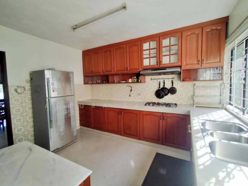 Rumah Banglo untuk Dijual di Seksyen 3 (Shah Alam) - Adzura Zamedin - Kitchen - PropertyGuru.com.my