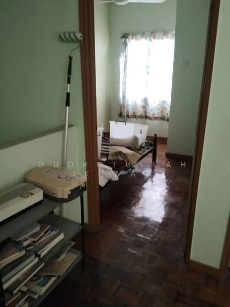 2-storey Terraced House for Sale in Seksyen 1 Bandar Baru Bangi (Bandar Baru Bangi) - Gudrotullah Ikhwan - Bedroom - PropertyGuru.com.my