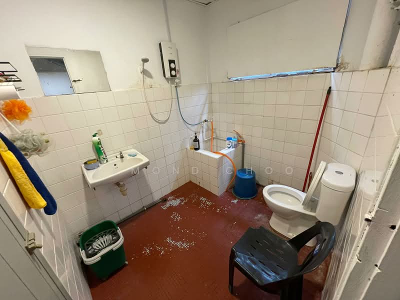 Shop / Office for Rent in Petaling Jaya (Selangor) - Edmond Choo - Bathroom - PropertyGuru.com.my