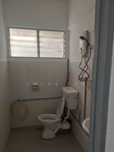 Taman Pekaka Block 33 untuk Untuk Disewa - RM 1,000 /bulan, Mac 2026 - Bathroom - PropertyGuru.com.my