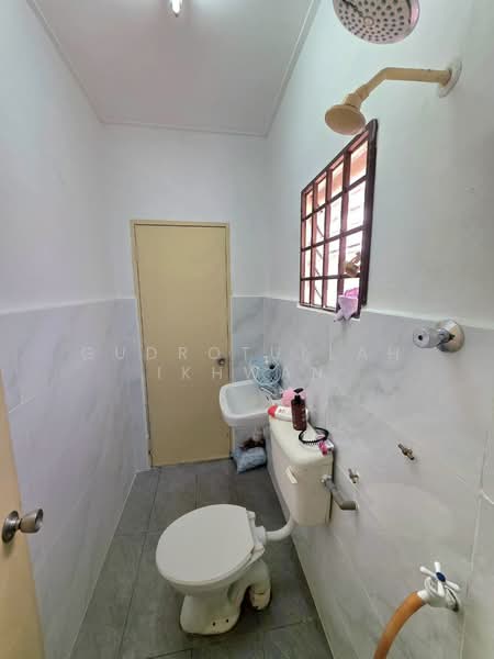 2-storey Terraced House for Sale in Balakong (Selangor) - Gudrotullah Ikhwan - Bathroom - PropertyGuru.com.my