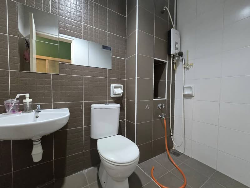 2-storey Terraced House for Sale in Bandar Dato Onn (Tebrau) - Iden Tan - Bathroom - PropertyGuru.com.my