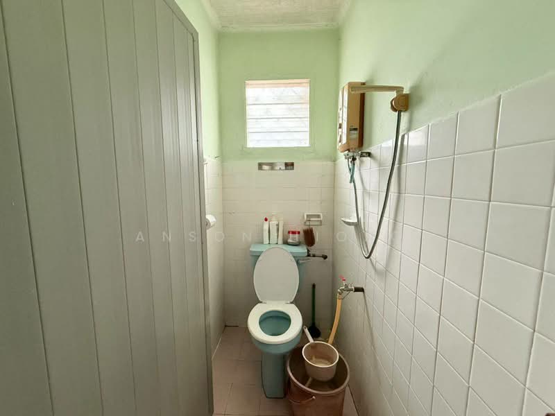 1-storey Terraced House for Sale in Taman Ungku Tun Aminah (Skudai) - Anson Hiong - Bathroom - PropertyGuru.com.my