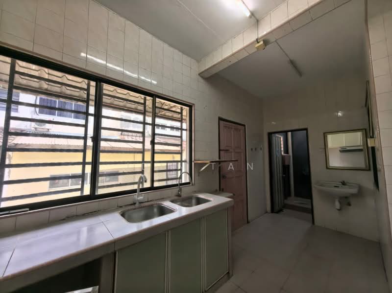 2-storey Terraced House for Sale in Taman Ungku Tun Aminah (Skudai) - Iden Tan - Kitchen - PropertyGuru.com.my